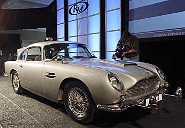 James Bonds dr�mbil s�ld f�r 14 miljoner kronor