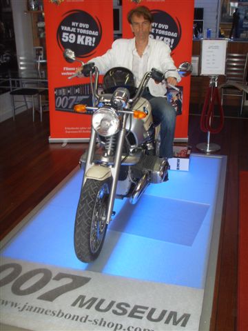 Gunnar Sch�fer alias James Bond Tomorrow Never Dies James Bond BMW R1200 C (1997)