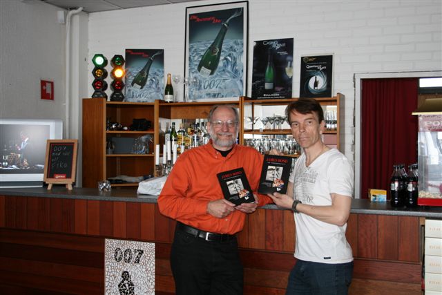 Bosse "Bildoktorn" Andersson p� bes�k i James Bond 007 museet i Nybro Sverige.