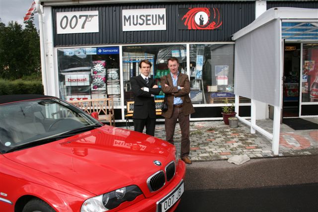 Dr Stijn  and Gunnar Bond  James Sch�fer in The James Bond 007 museum