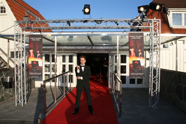 James Bond book lansering 19 maj 2008   i Stenungsundbaden Yacht club  av Bond f�rfattaren Sebastian Faulks ny bok  "I dj�vulens tj�nst"  