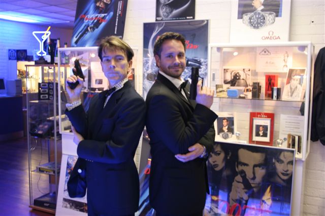 Gunnar Bond James Sch�fer med Joakim Bergstr�m ordf�rande i Emmaboda Round table