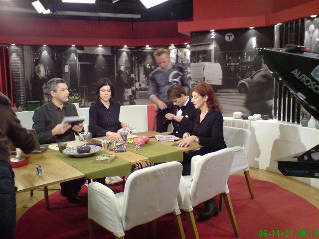 Tv 4 Nyhetsmorgon 23-11-2006 Gunnar Sch�fer  om den nya Bondfilmen Casino Royale