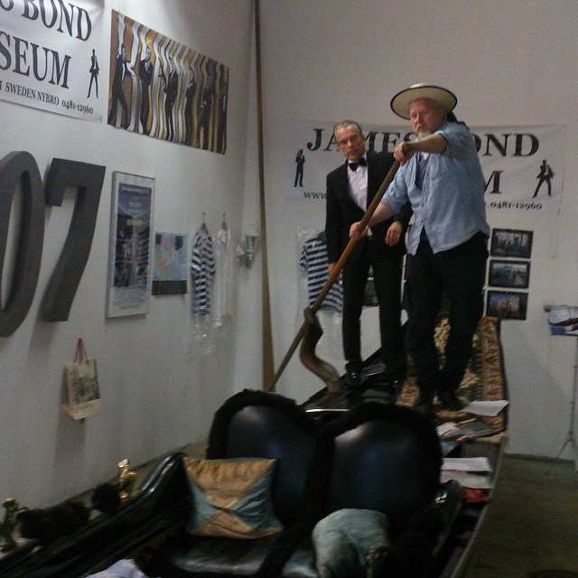 Peter Apelgren hos James Bond Gunnar Sch�fer i Nybro i James Bond 007 Museum Sverige