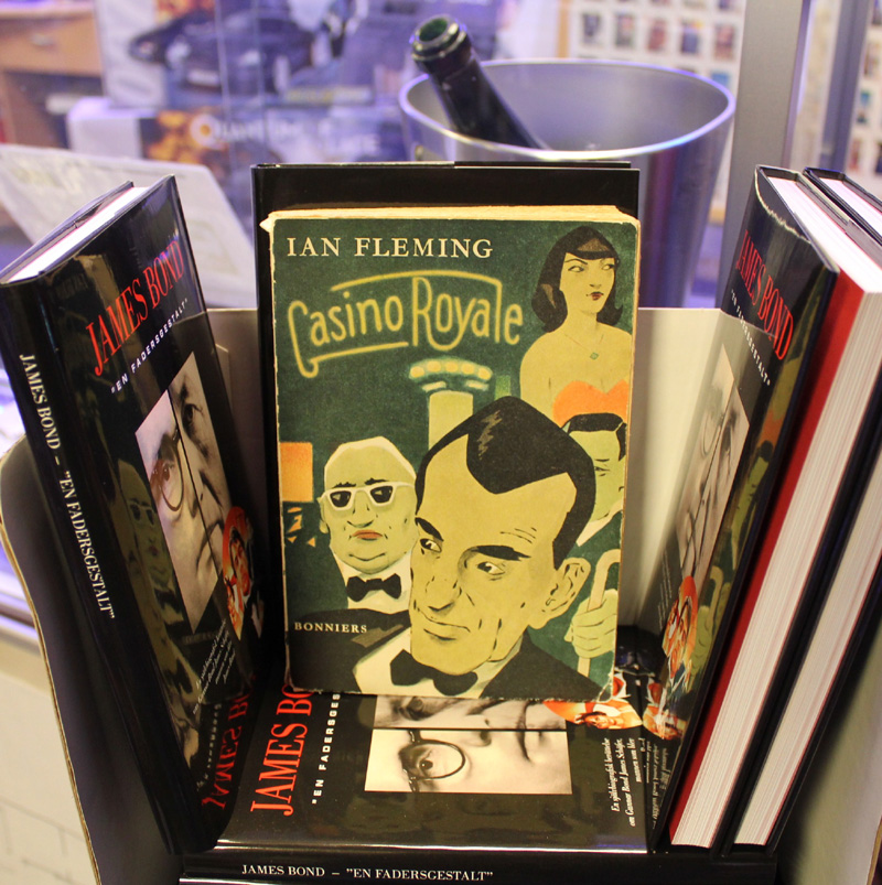 �vers�ttning av carl sundell engelsk originaltitel casino royale printed in sweden stockholm in sweden stockholm albert bonniers boktryckeri 1955 omslag adolf hallman