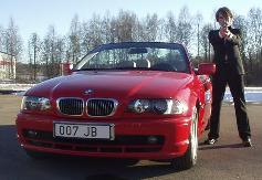 Gunnar Sch�fer in front of 007 JB BMW in Nybro James Bond alias Gunnar Sch�fer