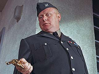 Goldfinger hade den f�rsta gyllene pistolen,