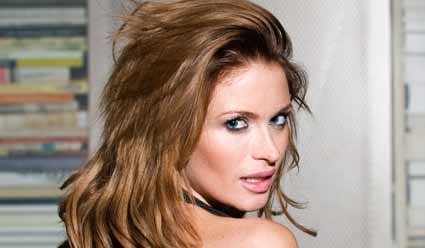 Den 31 oktober har nya James Bond-filmen premi�r. Och redan spekulerar spelbolagen i vem som ska bli n�sta Bond och bondbrud. Carolina Gynning finns med som kandidat.