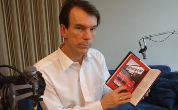 Gunnar Bond James Sch�fer f�rfattare till boken James Bond  En Fadersgestalt. g�stade radio Kalmars studio 1 oktober 12.35-13.00