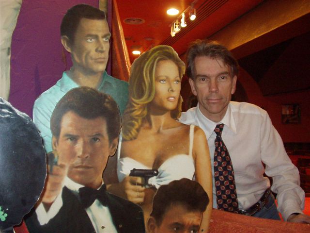 Gunnar Sch�fer  Planet Hollywood  London in James Bond room