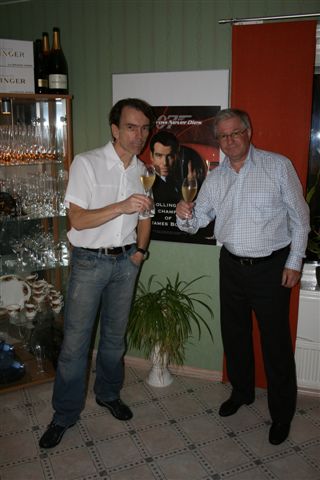 P� Spikgatan 10 i Kalmar hos Gunnar Sch�fers James Bond  Goldeneye huset med bes�k av Berry Rommedahl fr�n St- Raphael i Frankrike 